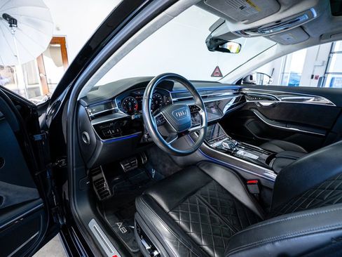 Used 2020 Audi S8 L image 32