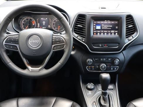 Used 2020 Jeep Cherokee Latitude Plus AWD/4WD image 5