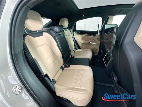 Used 2025 Porsche Cayenne Turbo image 14