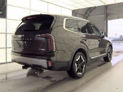Used 2023 Kia Telluride EX w/ EX Captain's Chair Package AWD/4WD image 6