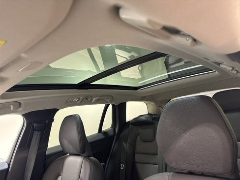 Used 2024 Volvo V60 B5 Cross Country Plus image 16