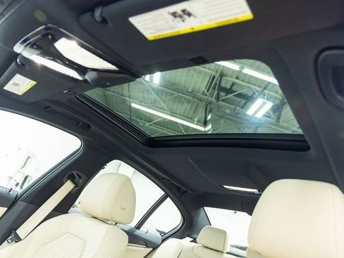 Certified 2022 BMW 540i xDrive w/ Convenience Package image 15