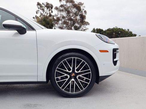 New 2026 Porsche Cayenne AWD/4WD image 11