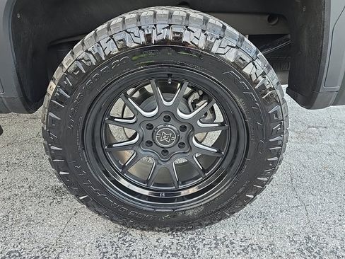 Used 2024 GMC Sierra 1500 SLT w/ SLT Premium Package image 9