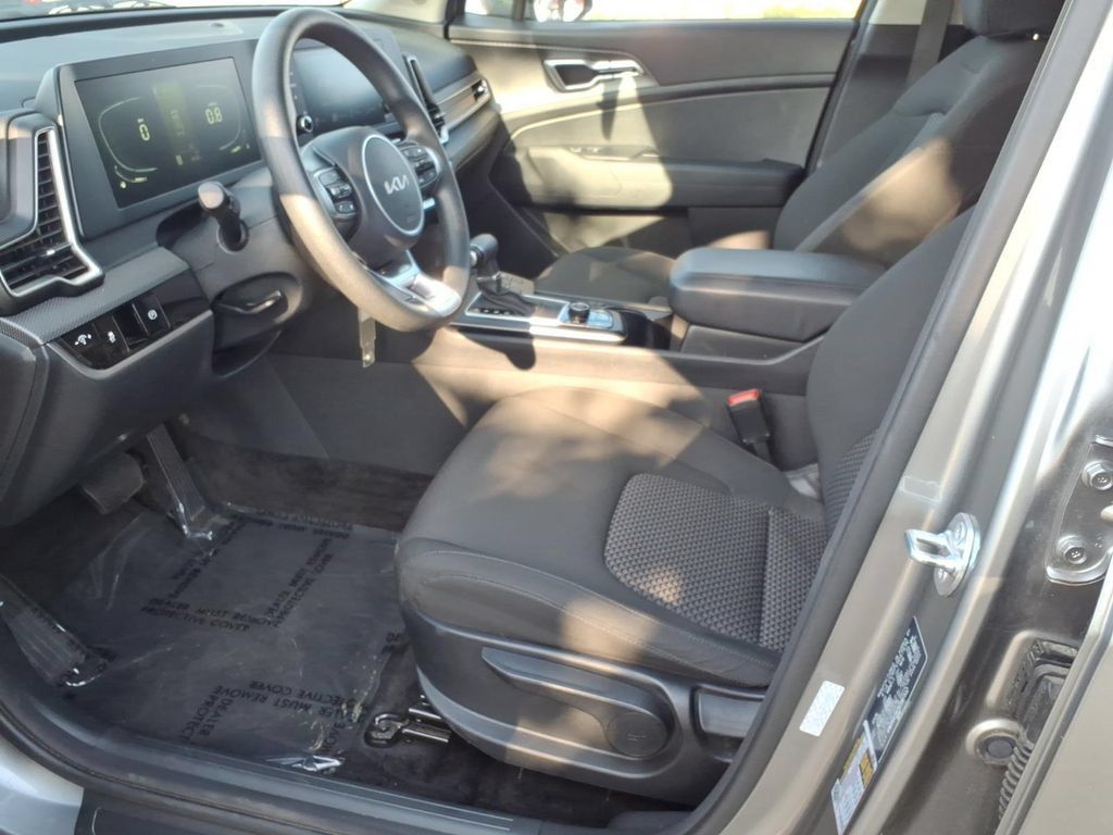 Used 2025 Kia Sportage LX AWD/4WD image 19