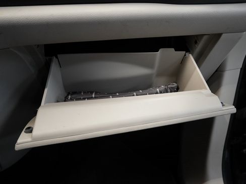 Used 2019 Chrysler Pacifica Touring-L image 32