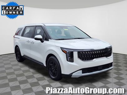 Used 2025 Kia Carnival