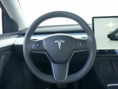 Used 2023 Tesla Model Y 2WD image 40