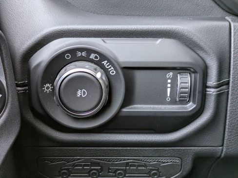 Used 2024 Jeep Wrangler Sahara image 35