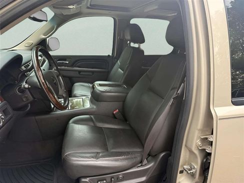 Used 2013 GMC Yukon Denali RWD image 25