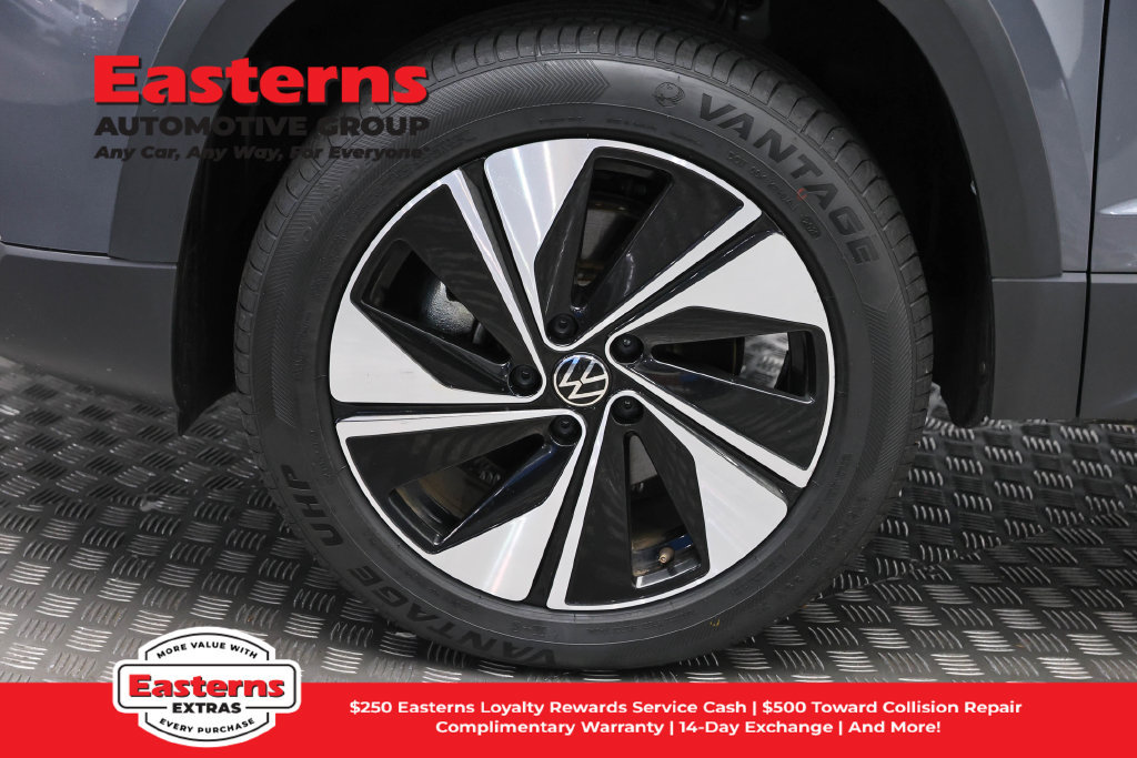 Used 2025 Volkswagen Taos SE AWD/4WD image 32
