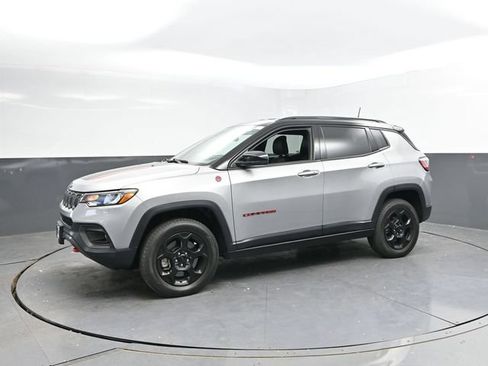 Used 2023 Jeep Compass Trailhawk AWD/4WD image 7