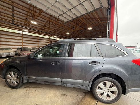 Used 2010 Subaru Outback 2.5i Premium AWD/4WD image 8