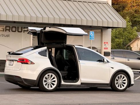 Used 2020 Tesla Model X Long Range AWD/4WD image 7