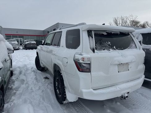 Used 2016 Toyota 4Runner SR5 Premium image 6