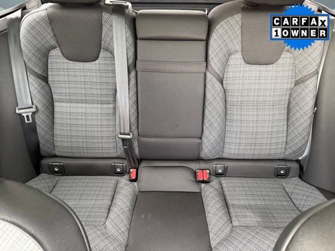 Used 2022 Volvo XC60 B5 Momentum image 31