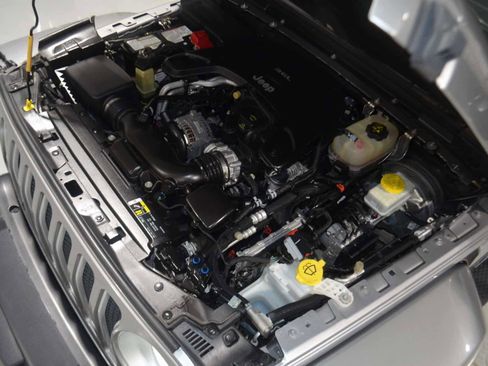 Used 2018 Jeep Wrangler Unlimited Sahara image 33