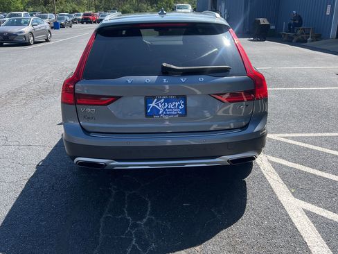 Used 2019 Volvo V90 T6 Cross Country w/ Advanced Package AWD/4WD image 5