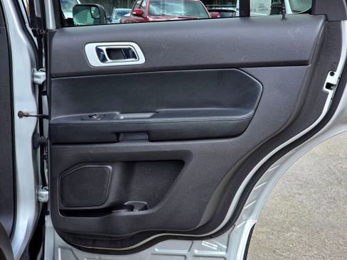 Used 2015 Ford Explorer XLT w/ Equipment Group 202B AWD/4WD image 35