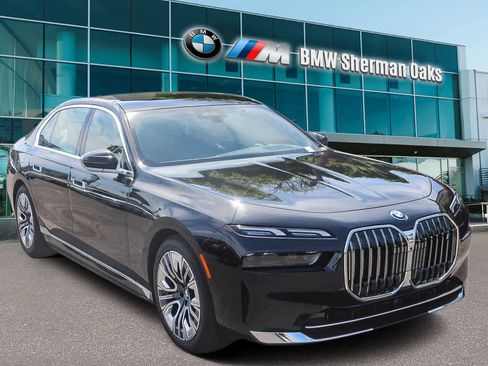 New 2026 BMW i7 eDrive50 w/ Premium Package image 3