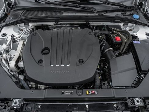 Certified 2022 Volvo S60 B5 Momentum w/ Premium Package image 19