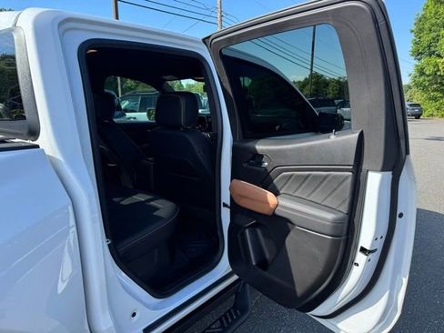 Used 2024 GMC Canyon AT4 w/ AT4 Premium Package AWD/4WD image 15