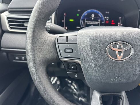 Used 2025 Toyota Camry LE image 13