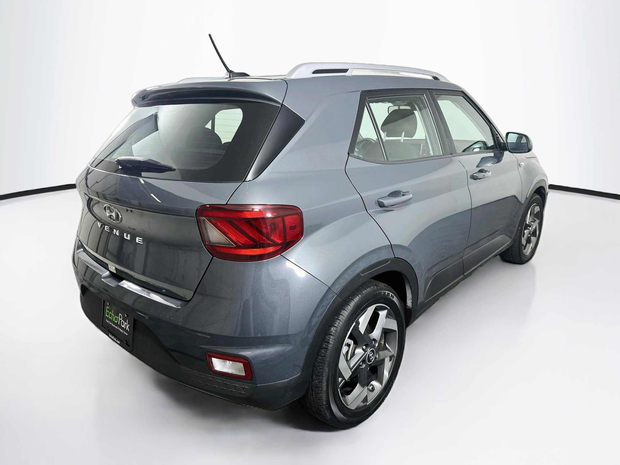 Used 2025 Hyundai Venue SEL FWD image 9
