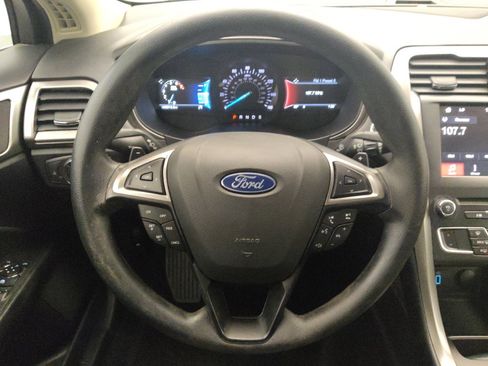 Used 2018 Ford Fusion SE w/ Fusion SE Technology Package FWD image 22