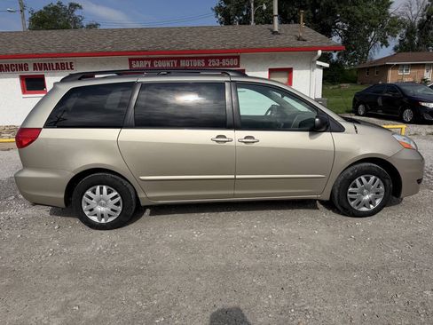 Used 2008 Toyota Sienna LE FWD image 2