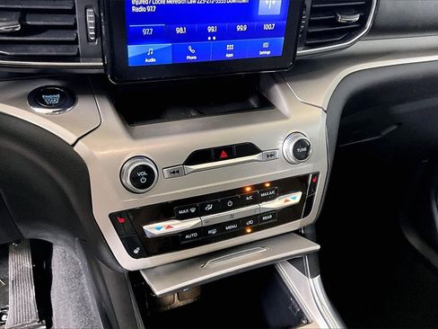 Used 2022 Ford Explorer XLT w/ Equipment Group 202A image 25