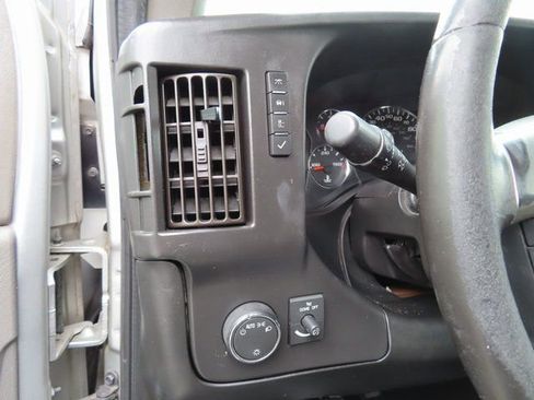 Used 2018 Chevrolet Express 2500 w/ Driver Convenience Package image 18