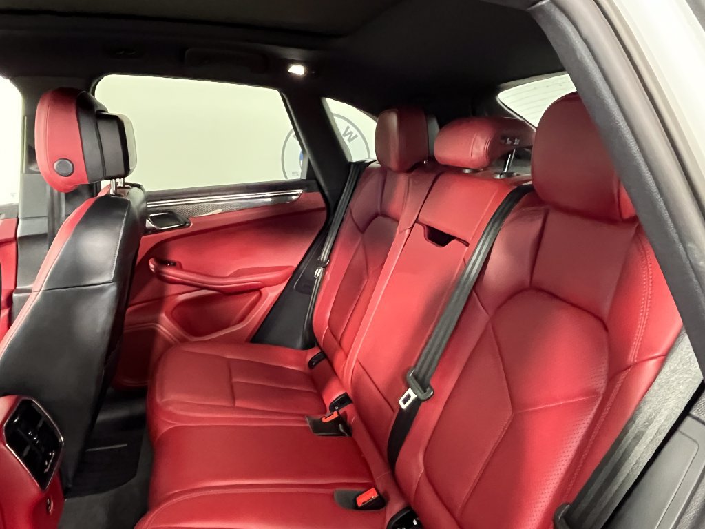 Used 2023 Porsche Macan S AWD/4WD image 4