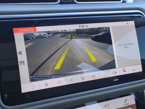 Used 2018 Land Rover Range Rover HSE image 25