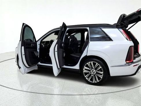 Used 2026 Cadillac Vistiq Platinum w/ LPO, Floor Liner Package AWD/4WD image 16