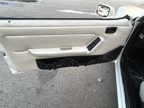 Used 1993 Ford Mustang LX RWD image 16