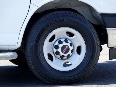 Used 2017 GMC Savana 2500 image 19