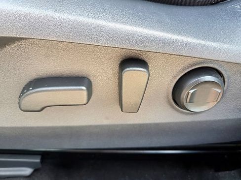 Used 2025 Subaru Outback Premium AWD/4WD image 18