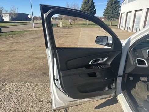 Used 2017 GMC Terrain SLE w/ Convenience Package AWD/4WD image 13