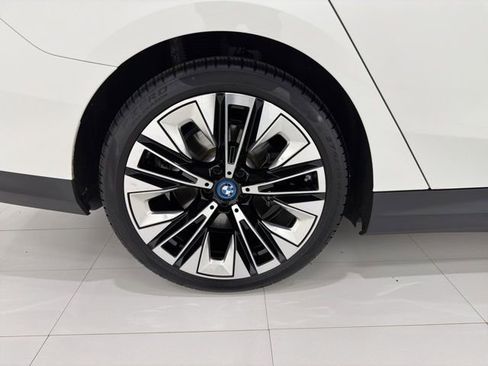 Used 2025 BMW i5 xDrive40 w/ Premium Package image 44