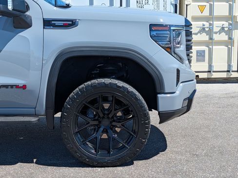 Used 2025 GMC Sierra 1500 AT4 w/ AT4 Premium Package image 11