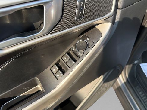 Used 2023 Ford Explorer XLT AWD/4WD image 17