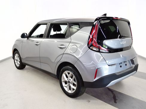 Used 2025 Kia Soul LX w/ LX Technology Package FWD image 5