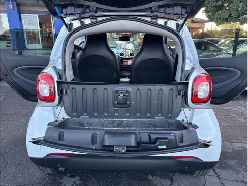 Used 2016 smart fortwo pure image 16