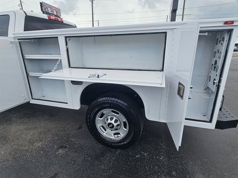Used 2018 Chevrolet Silverado 2500 W/T w/ WT Convenience Package AWD/4WD image 9