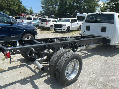 New 2025 RAM 5500 4x4 Regular Cab image 8