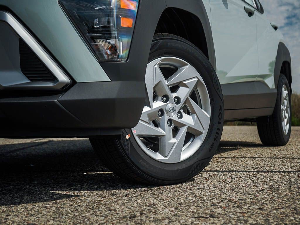 New 2027 Hyundai Kona SE AWD/4WD image 6