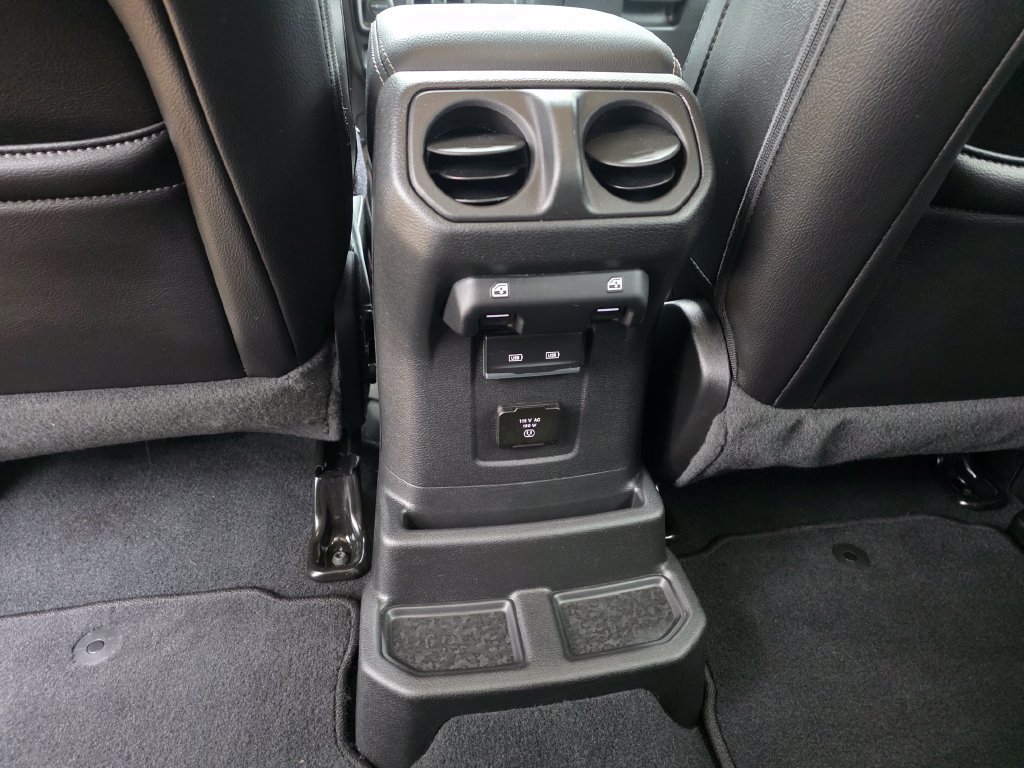 Used 2022 Jeep Wrangler Unlimited Sahara w/ Cold Weather Group AWD/4WD image 19