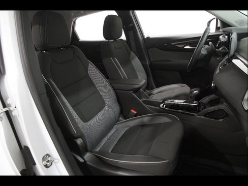 Used 2024 Chevrolet TrailBlazer LT w/ LT Cold Weather Package AWD/4WD image 15