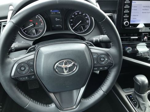 Used 2024 Toyota Camry SE image 14